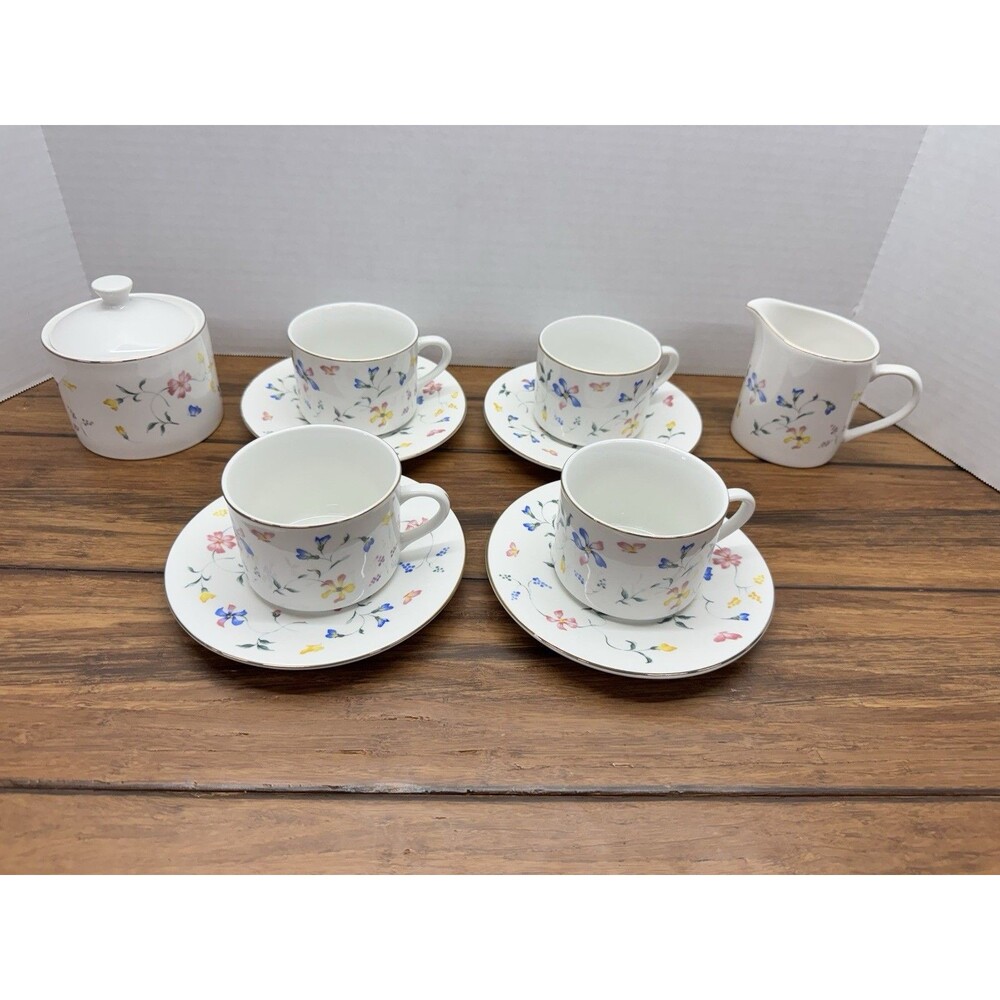 Totally Today Phlox Set of 4 Flat Tea Cups and Saucers Sugar Bowl And Creamer